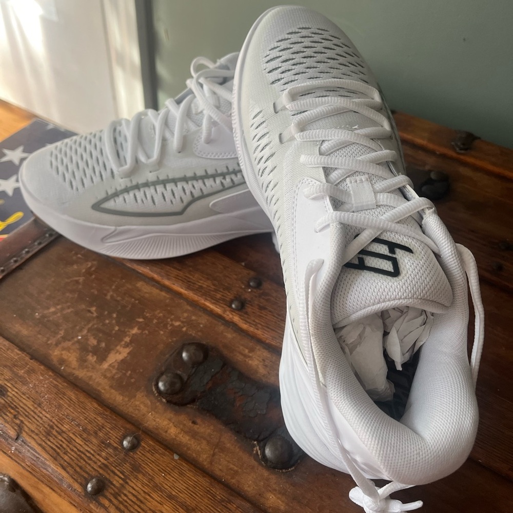 Brand New Women’s White Puma Sneakers 8.5